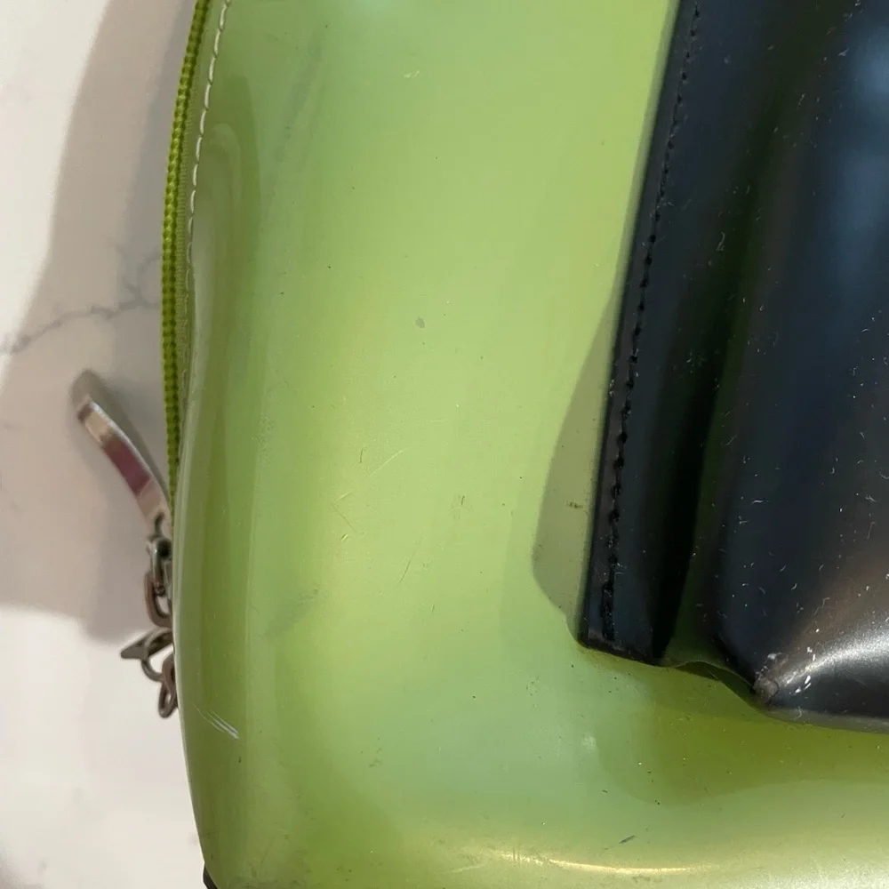 Beijo apple Green and Black convertible purse or backpack. - Picture 4 of 5